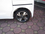 純正15インチアルミホイールになります♪