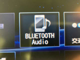 Bluetoothオーディオ対応可。お持ちのスマホやiPodなどとBluetooth接続して外部機器内の音楽などを車内で楽しめます。
