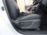 パワーシート搭載。微妙な調整が手軽にでき、ピッタリなポジションで運転することが可能です。