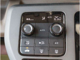 オートエアコンのお車ですので室内の温度をスムーズに調整してくれます♪