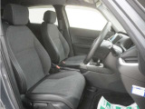 運転席のスペースはゆったりしていて、視界も広く確保されているので普段の運転からロングドライブまで快適です。