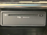 グローブボックス内にオプションのDVDプレイヤーもございます。