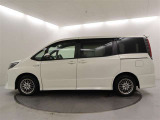 広々とした車内空間に優れた燃費性能。更にデザインも上質で人気のお車です!