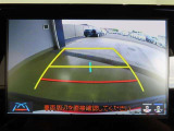 バックガイドモニターで、後方を確認しながら安心して駐車することができます。運転初心者も熟練者も必須の機能ですよ!