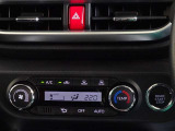 車内を快適に、オートエアコンを装備しています。
