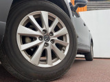 【純正17インチアルミホイール】外観にマッチした純正アルミホイールを装着しております。各種社外アルミホイールや、スタッドレスタイヤも取扱いしております。是非ご相談ください♪