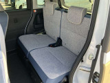 広々とした後部座席です♪気になるキズや汚れなどなく良好な状態です。