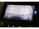 オプションのフロントカメラが装備!ボンネットで死角となっている部分を映像で補うことができます!