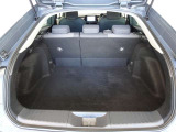 5人乗車時でも十分なスペースのトランクルームです。