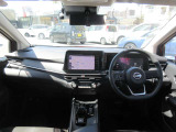【インパネ】ナビやエアコンスイッチなど、全てに統一感があり、スッキリしていてかっこいいですよ♪