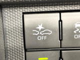 【スマートアシスト】走行中に前方の車両等を認識し、衝突しそうな時は警報とブレーキで衝突回避と被害軽減をアシスト。より安全にドライブをお楽しみいただけます。