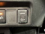 USB/HDMIの接続ポートは、シートヒーターコントロールスイッチと一緒に並んでいます!