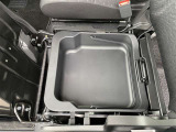 助手席下収納