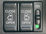 【両側パワースライドドア】スマートキーや運転席のスイッチで後席両側スライドドアの開閉が可能♪電動だから力を入れてドアを開ける必要が無く、小さなお子様でも簡単に開け閉めでき快適です♪