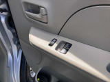 運転席・助手席はパワーウインドウが装備されています。