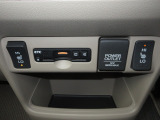 運転席&助手席シートヒーターが付いてます。寒い冬でもスイッチONで座面をあたたかくして、ドライブをさらに快適にしてくれます。HIとLOの2段階に温度設定が可能です。