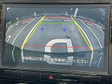 【バックモニター】後退時、後方をモニターで直接見ることができます。また高感度カメラですので僅かな光でもくっきりと見ることができるので夜でも安心して駐車出来ます。