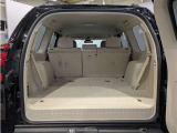3列目シートを倒すと、大きな荷物の積載も可能です
