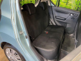 後部座席も気になるようなキズ・汚れやへたり等、大きなダメージはなく、良好な状態です。