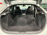 リアシートを倒すと、ラゲッジスペースを広くお使いいただけます!