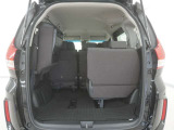 3列目シートは左右独立で収納することができます。6人乗車状態でより多くの荷物を積むことができます。