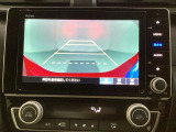 バックでの車庫入れも安心です! リアカメラが付いているバックモニター付のナビを装備しております。操作線もついており距離感も画面から確認できます。