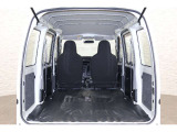 2列目シートを倒すと、広々としたラゲッジスペースが生まれます!大きな荷物や長い荷物も簡単に収納することができます!