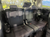 3列目シートはもちろん状態良好☆大人でもゆったりと座って頂けますので、大人数でのお出かけもラクラクです♪ご家族で、気の知れた仲間で、ドライブに行くのが楽しみですね♪