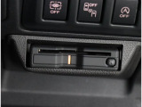 高速道路の利用に便利なETCも装備しております!オプションのビルトインカバーで運転席右側にすっきりと装備されており、カードの抜き差しもしやすいです!!