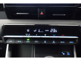 ★エアコンはオートタイプが装着済みです!オートモードにしておけば、車内温度を設定するだけで風の料や吹き出し口の切り替えを機械が行ってくれます!一年中快適な環境を作れますよ♪
