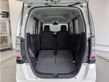 2列目シートを倒すと、大きな荷物の積載も可能です