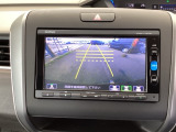 バックも安心のバックカメラ付いています。バックカメラがあると、いつでも安全にバックできますね。死角も減ります。