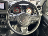 【ステアリング】軽い力で扱いやすいハンドルです。目立つ傷やスレなどなく綺麗な状態です!除菌プランいれていただくとさらに快適に!清潔なお車はお子様にも安心ですね!