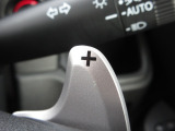 マニュアル車のような感覚で、ワインディングロードでも車を操れるマニュアルモード・パドルシフト付きです。長い下り坂でのエンジンブレーキや、高速道路の合流の際の加速も思いのままです。