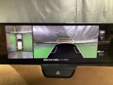 狭い場所での駐車やすれ違いなどでより的確な運転操作に役立つ360&deg;ビューモニターが装備されています。