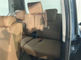 広々とした後部座席です♪気になるキズや汚れなどなく良好な状態です。
