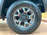 【純正○○インチアルミホイール】外観にマッチした純正アルミホイールを装着しております。各種社外アルミホイールや、スタッドレスタイヤも取扱いしております。是非ご相談ください♪