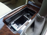 最近の車両では見かけなくなった灰皿が装備されております。(※当車両も喫煙車両となります)