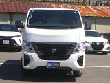 日産の伝統的なキャブオーバーバンとなるキャラバンを入荷!エクステリアはフロントグリルとフロントバンパーをダイナミックで力強く存在感のあるデザインとしています!