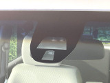【シティブレーキアクティブシステム】低速走行中に前方の車両等を認識し、衝突しそうな時は警報とブレーキで衝突回避と被害軽減をアシスト。より安全にドライブをお楽しみいただけます。