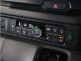 ◆オートエアコン装備◆ お好みの温度を設定をするだけで、後は、自動で風量を調節してくれます!快適にドライブが楽しめます。