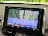 【バックカメラ】駐車時に後方がリアルタイム映像で確認できます。大型商業施設や立体駐車場での駐車時や、夜間のバック時に大活躍!運転スキルに関わらず、今や必須となった装備のひとつです!