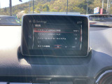 【マツダコネクト】  オーディオ操作、車両装備、ナビ案内など、統合的にモニターできる見やすいサイズのディスプレイです。