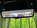 【デジタルインナーミラー】後席の大きな荷物や同乗者で後方が確認しづらい時でも安心!カメラが撮影した車両後方の映像をルームミラー内に表示。クリアな視界で状況の確認が可能です!