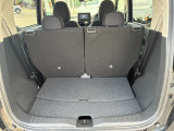 後部座席を倒すと、広々空間♪荷物もたくさん収納可能です!