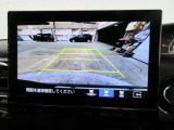 バックカメラの画像です。ガイドラインがスムースな車庫入れをサポートいたします。車庫入れの安心感がアップしますね。