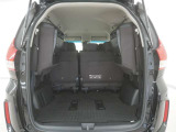 3列目シートを跳ね上げれば広々ラゲッジスペースになります!!