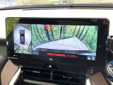 【パノラミックビューモニター】専用のカメラにより、上から見下ろしたような視点で360度クルマの周囲を確認することができます☆死角部分も確認しやすく、狭い場所での切り返しや駐車もスムーズに行えます。