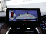 パノラミックビューモニター付きです。車両を上から見たような映像をディスプレイオーディオ画面に表示。運転席からの目視だけでは見にくい、車両周辺の状況をリアルタイムでしっかり確認できます。