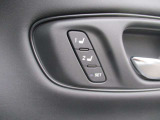 運転席はシートポジションメモリー付きです。